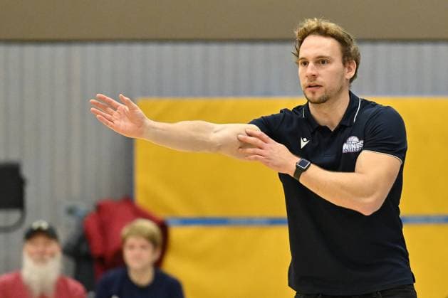 BG74 Veilchen Ladies Göttingen WINGS Leverkusen Basketball, Women, 2 Bundesliga North, Main Round, 8 Matchday, Season 2025 2026, BG74 Veilchen Ladies Göttingen WINGS Leverkusen, 15 11 2025, Göttingen Patrick Reusch Coach, Leverkusen Photo Swen Pförtner Göttingen Lower Saxony Germany