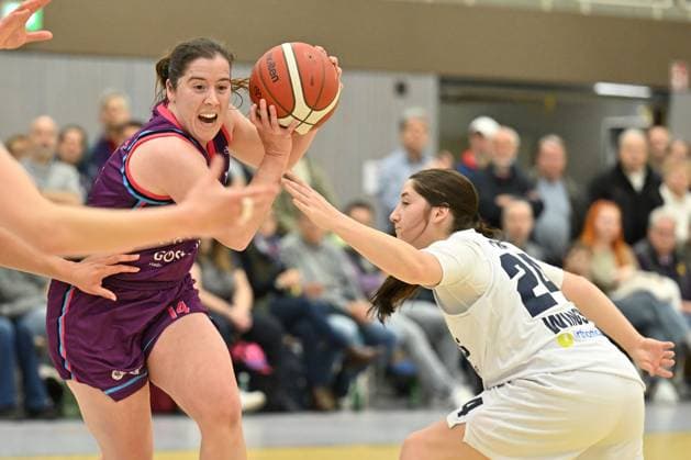 BG74 Veilchen Ladies Göttingen WINGS Leverkusen Basketball, Women, 2 Bundesliga North, Main Round, 8 Matchday, Season 2025 2026, BG74 Veilchen Ladies Göttingen WINGS Leverkusen, 15 11 2025, Göttingen Ana Teresa Leal Faustino 14, Göttingen plays against Kendra Parra 24, Leverkusen Photo Swen Pförtner Göttingen Lower Saxony Germany
