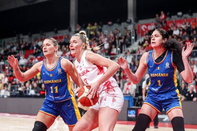 15.11.2025, Sosnowiec Mecz Eliminacje do Mistrzostw Europy Kobiet w koszykowce Polska - Rumunia - FIBA Womens EuroBasket Qualifiers Poland - Romania Nz. Gabriela Irmia Weronika Telenga Ana Virghoghe Fot. Michal Chwieduk Arena Akcji NEWSPIX.PL --- newspix.pl 