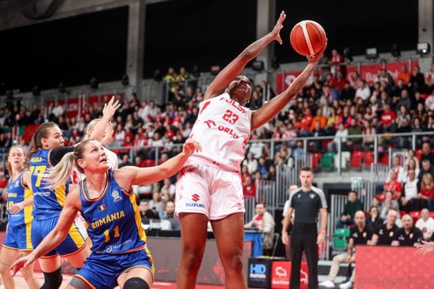 15.11.2025, Sosnowiec Mecz Eliminacje do Mistrzostw Europy Kobiet w koszykowce Polska - Rumunia - FIBA Womens EuroBasket Qualifiers Poland - Romania Nz. Gabriela Irmia Stephanie Mavunga Fot. Michal Chwieduk Arena Akcji NEWSPIX.PL --- newspix.pl 