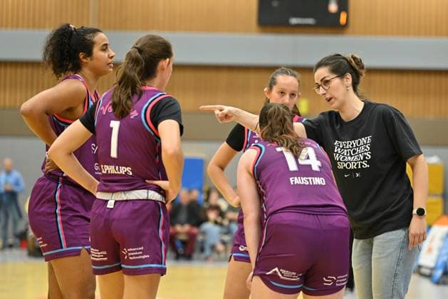 BG74 Veilchen Ladies Göttingen WINGS Leverkusen Basketball, Women, 2 Bundesliga North, Main Round, 8 Matchday, Season 2025 2026, BG74 Veilchen Ladies Göttingen WINGS Leverkusen, 15 11 2025, Göttingen Ruzica Dzankic Coach, Göttingen Photo Swen Pförtner Göttingen Lower Saxony Germany