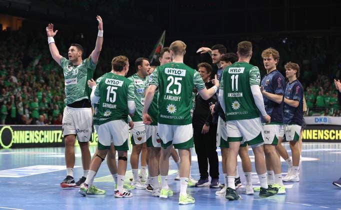 Füchse team cheers after the end of the game Joy Emotion Cheers Sport Handball HBL Bundesliga Men 12 Matchday Season 2025 2026 15 11 2025 Füchse Berlin vs THW Kiel