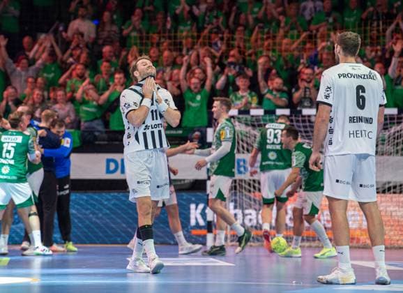 Handball, Men, Season 2025 2026, DAIKIN Handball Bundesliga 12 Matchday , Füchse Berlin THW Kiel, v l Petter Överby Kiel , Harald Reinkind Kiel , Disappointment after final whistle, 15 11 2025, Copyright: xSebastianxRäppold MatthiasxKochx