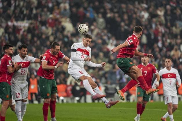 Turkiye v Bulgaria - 2026 FIFA World Cup, WM, Weltmeisterschaft, Fussball UEFA Qualifiers BURSA, TURKIYE - NOVEMBER 15: Mert Muldur (18) of Turkiye in action against Kristian Dimitrov (5) of Bulgaria during the 2026 FIFA World Cup UEFA Qualifiers Group E football match between Turkiye and Bulgaria at Ataturk Sports Complex Matli Stadium in Bursa, Turkiye, on November 15, 2025. Arife Karakum Anadolu Bursa Turkey. Editorial use only. Please get in touch for any other usage.  Copyright: x2025xAnadoluxArifexKarakumx
