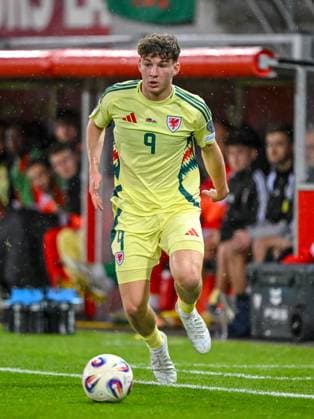 Lewis Koumas Wales controls the Ball during the FIFA World Cup 2026 qualifier match between Liechtenstein and Wales at Rheinpark Stadion on November 15, 2025 in Vaduz, Liechtenstein Photo by Harry Langer DeFodi Images