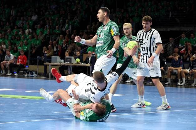 DEU, DHB, 1 HBL, Fuechse Berlin vs THW Kiel, 15 11 2025, Max Schmeling Halle, Berlin, DEU, DHB, 1 HBL, Fuechse Berlin vs THW Kiel, pictured Mijajlo Marsenic Fuechse Berlin 93 , Matthes Langhoff Fuechse Berlin 25 , Max Darj Fuechse Berlin 5 , Elias Ellefsen A Skipagotu THW Kiel 71 , LUKAS LAUBE THW Kiel 20 nordphotoxGmbHx xEngler nph00076