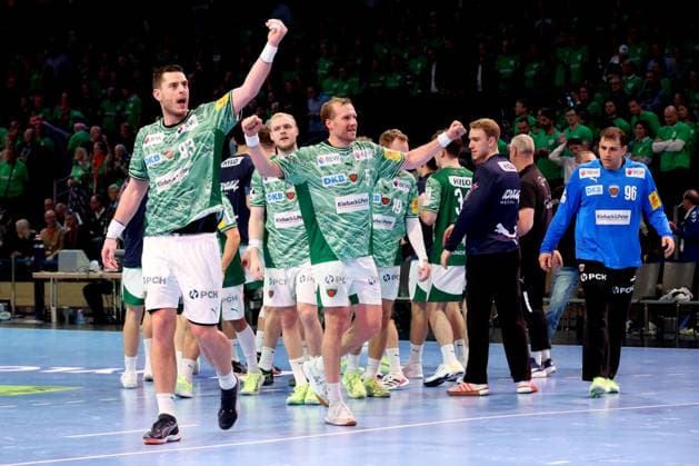 DEU, DHB, 1 HBL, Fuechse Berlin vs THW Kiel, 15 11 2025, Max Schmeling Halle, Berlin, DEU, DHB, 1 HBL, Fuechse Berlin vs THW Kiel, in the picture Fuechse player circle, Mijajlo Marsenic Fuechse Berlin 93 , Max Darj Fuechse Berlin 5 , Dejan Milosavljev Fuechse Berlin 96 nordphotoxGmbHx xEngler nph00076