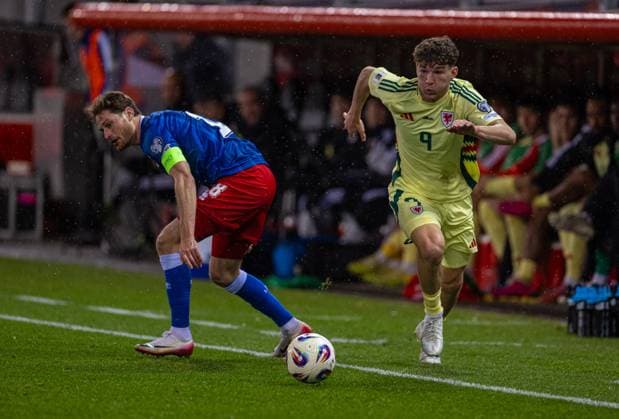 Football - FIFA World Cup, WM, Weltmeisterschaft, Fussball 2026 Qualifying - Group J - Liechtenstein v Wales VADUZ, LIECHTENSTEIN - Saturday, November 15, 2025: Wales Lewis Koumas during the FIFA World Cup 2026 Qualifying Group J match between Liechtenstein and Wales at the Rheinpark Stadion. (Photo by David Rawcliffe Propaganda) VADUZ Rheinpark Stadion VADUZ LIECHTENSTEIN  Copyright: xDavidxRawcliffex P2025-11-15-Liechenstein_Wales-92