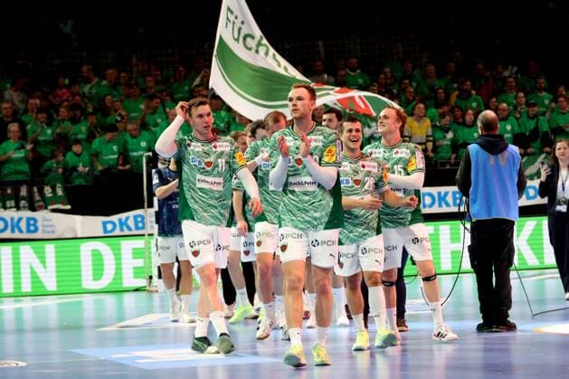 DEU, DHB, 1 HBL, Fuechse Berlin vs THW Kiel, 15 11 2025, Max Schmeling Halle, Berlin, DEU, DHB, 1 HBL, Fuechse Berlin vs THW Kiel, in the picture Fuechse players circle, Mathias Gidsel Fuechse Berlin 19 nordphotoxGmbHx xEngler nph00076