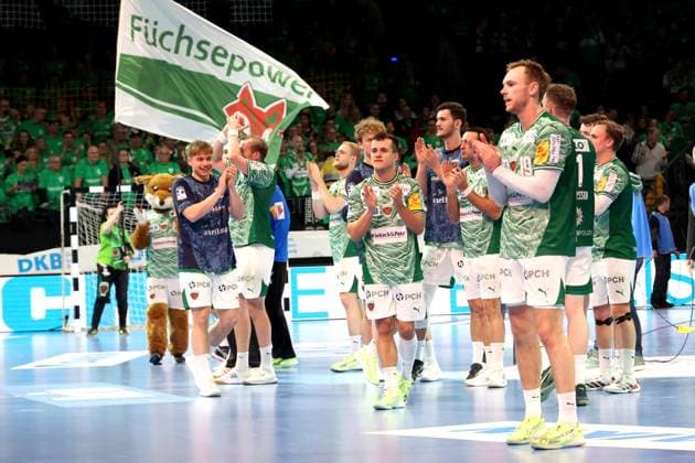 DEU, DHB, 1 HBL, Fuechse Berlin vs THW Kiel, 15 11 2025, Max Schmeling Halle, Berlin, DEU, DHB, 1 HBL, Fuechse Berlin vs THW Kiel, in the picture Fuechse players circle, Mathias Gidsel Fuechse Berlin 19 nordphotoxGmbHx xEngler nph00076
