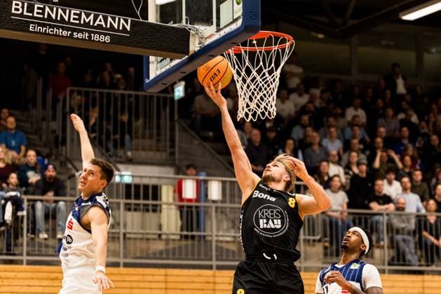Barmer 2 Basketball Bundesliga Pro A Sparkassen Stars Bochum Bozic Estriche Knights Kirchheim 15 11 2025 Lucas Mayer Bozic Estriche Knights Kirchheim, 8 in the throw, Dravon Magnum Sparkassen Stars Bochum, 11 Barmer 2 Basketball Bundesliga Pro A Sparkassen Stars Bochum Bozic Estriche Knights Kirchheim Bochum, Rundsporthalle, 15 11 2025 Copyright: xBEAUTIFULxSPORTS Wunderlx