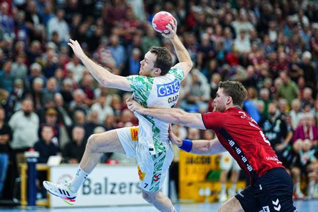 Felix Claar SC Magdeburg, 07 , Johannes Golla SG Flensburg Handewitt, 04 GER, SG Flensburg Handewitt vs SC Magdeburg, Handball, Bundesliga, Matchday 12, Season 2026 2026, 15 11 2025 GER, SG Flensburg Handewitt vs SC Magdeburg, Handball, Bundesliga, Matchday 12, Season 2026 2026, 15 11 2025 Flensburg Copyright: xEibner-Pressefoto MarcelxvonxFehrnx EP_MFN