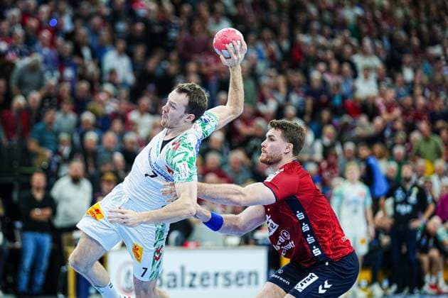 Felix Claar SC Magdeburg, 07 , Johannes Golla SG Flensburg Handewitt, 04 GER, SG Flensburg Handewitt vs SC Magdeburg, Handball, Bundesliga, Matchday 12, Season 2026 2026, 15 11 2025 GER, SG Flensburg Handewitt vs SC Magdeburg, Handball, Bundesliga, Matchday 12, Season 2026 2026, 15 11 2025 Flensburg Copyright: xEibner-Pressefoto MarcelxvonxFehrnx EP_MFN