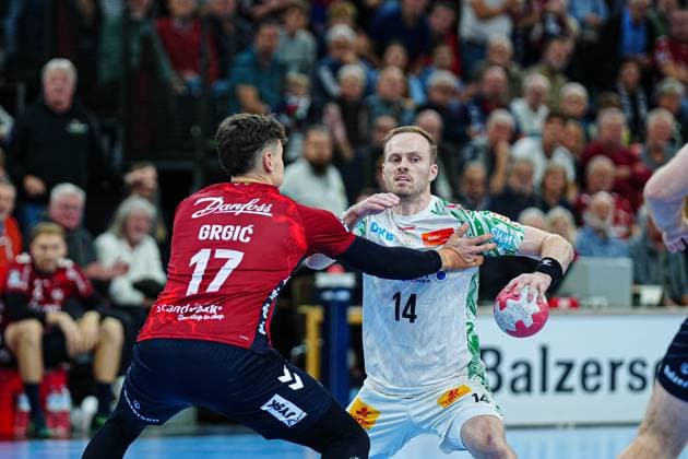 Marco Grgic SG Flensburg Handewitt, 17 , Omar Ingi Magnusson SC Magdeburg, 14 GER, SG Flensburg Handewitt vs SC Magdeburg, Handball, Bundesliga, Matchday 12, Season 2026 2026, 15 11 2025 GER, SG Flensburg Handewitt vs SC Magdeburg, Handball, Bundesliga, Matchday 12, Season 2026 2026, 15 11 2025 Flensburg Copyright: xEibner-Pressefoto MarcelxvonxFehrnx EP_MFN