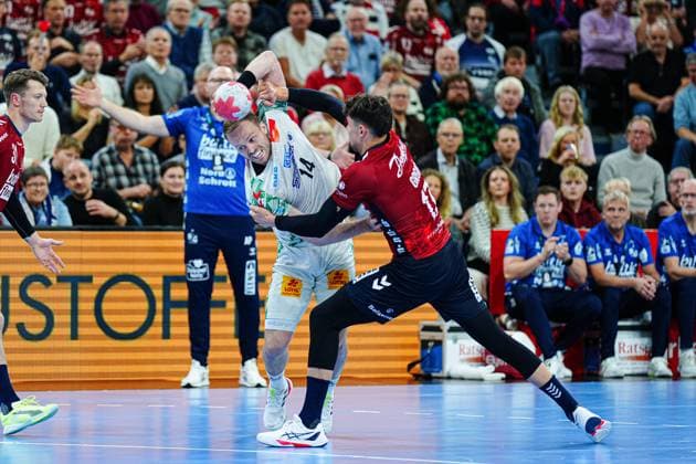 Omar Ingi Magnusson SC Magdeburg, 14 , Marco Grgic SG Flensburg Handewitt, 17 GER, SG Flensburg Handewitt vs SC Magdeburg, Handball, Bundesliga, Matchday 12, Season 2026 2026, 15 11 2025 GER, SG Flensburg Handewitt vs SC Magdeburg, Handball, Bundesliga, Matchday 12, Season 2026 2026, 15 11 2025 Flensburg Copyright: xEibner-Pressefoto MarcelxvonxFehrnx EP_MFN