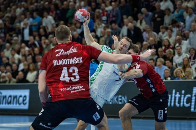 DAIKIN HBL SG Flensburg Handewitt vs SC Magdeburg 15 11 25 Felix Claar No 07, SC Magdeburg in attack DAIKIN HBL SG Flensburg Handewitt vs SC Magdeburg, GP JOULE Arena on 15 11 25 Copyright: xBEAUTIFULxSPORTS MarioxM.xKobergx