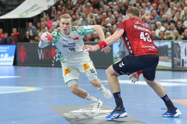 15 11 2025, xgox, Handball, Daikin HBL, SG Flensburg Handewitt SC Magdeburg v l Gisli Thorgeir Kristjansson Magdeburg, 10 , Blaz Blagotsinek Flensburg, 43 Flensburg