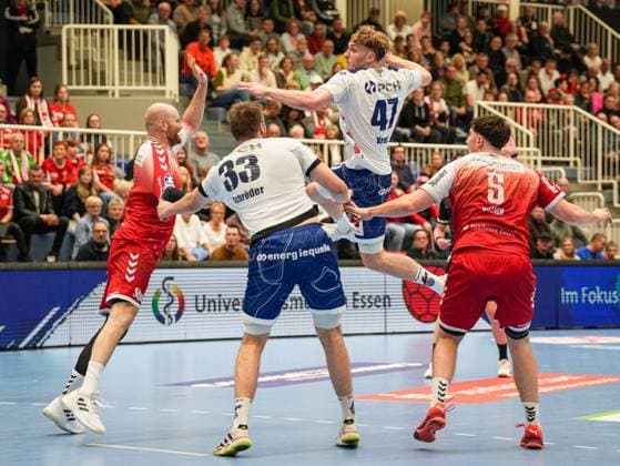 Dustin Kraus 1 VFL Potsdam, 47 in jump shot TuSEM Essen vs 1 VfL Potsdam, Handball, 2 Bundesliga, 11 Matchday, Season 2025 2026, 15 11 2025 TuSEM Essen vs 1 VfL Potsdam, Handball, 2 Bundesliga, 11 Matchday, Season 2025 2026, 15 11 2025 Essen Copyright: xEibner-Pressefoto DamianxKruczynx EP_DKI