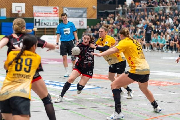 Michelle Schaefer TG Nuertingen, 17 , TG Nuertingen vs HC Roedertal, Handball, 2 Bundesliga Women, 09 Matchday, Season 2025 2026, 15 11 2025, TG Nuertingen vs HC Roedertal, Handball, 2 Bundesliga Women, 09 Matchday, Season 2025 2026, 15 11 2025 Nuertingen Copyright: xEibner-Pressefoto MaxxVogelx EP_MVL