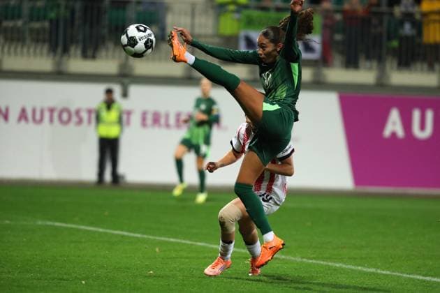 VfL vs Freiburg, DFB Pokal Women Wolfsburg, 15 11 2025, FOOTBALL VfL Wolfsburg vs SC Freiburg, DFB Pokal Women, Round of 16, Season 2024 25 Kessya Bussy VfL Wolfsburg Wolfsburg
