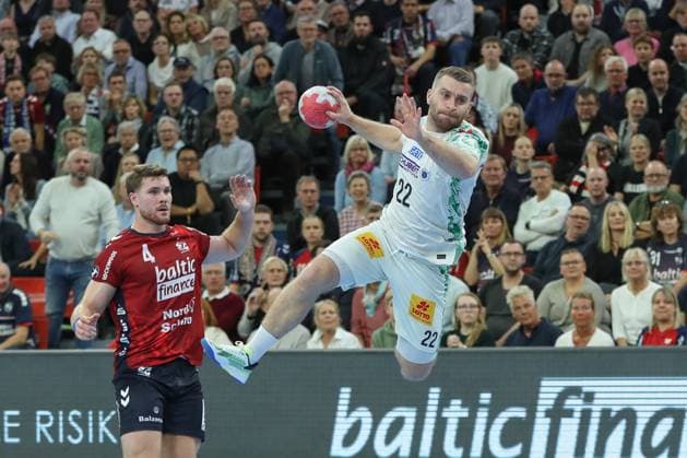 15 11 2025, xgox, Handball, Daikin HBL, SG Flensburg Handewitt SC Magdeburg v l Lukas Mertens Magdeburg, 22 throws goal, Torschuetze, scores goal, Treffer, scores the goal Flensburg