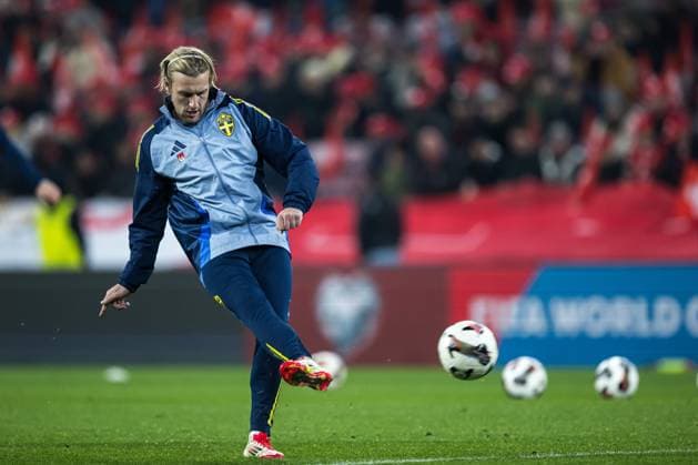 251115 Emil Forsberg of Sweden ahead of the FIFA World Cup Qualifier football match between Switzerland and Sweden on November 15, 2025 in Geneva Photo Joel Marklund BILDBYRAN kod JM JM0751 bbeng fotboll football soccer fotball vm kval fifa world cup qualifier schweiz switzerland sverige sverige a swedenbbauto sweden  Copyright: JOELxMARKLUND BB251115JM013