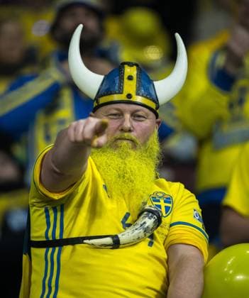 251115 Fans of Sweden ahead of the FIFA World Cup, WM, Weltmeisterschaft, Fussball Qualifier football match between Switzerland and Sweden on November 15, 2025 in Geneva. Photo: Joel Marklund BILDBYRAN kod JM JM0751 bbeng fotboll football soccer fotball vm-kval fifa world cup qualifier schweiz switzerland sverige sverige a sweden publik *** 251115 Fans of Sweden ahead of the FIFA World Cup Qualifier football match between Switzerland and Sweden on November 15, 2025 in Geneva Photo Joel Marklund BILDBYRAN code JM JM0751 bbeng fotboll football soccer fotball vm kval fifa world cup qualifier schweiz switzerland sverige sverige a sweden publik  Copyright: JOELxMARKLUND BB251115JM014