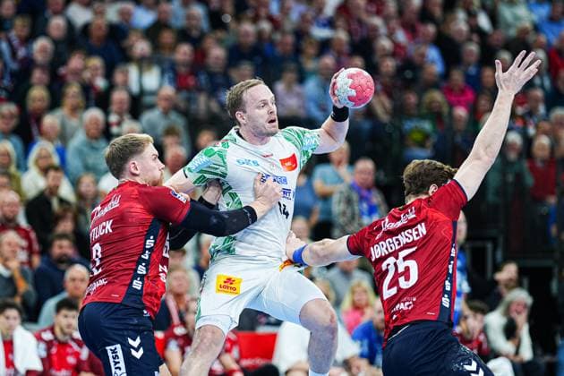 Simon Pytlick SG Flensburg Handewitt, 02 , Omar Ingi Magnusson SC Magdeburg, 14 , Lukas Joergensen SG Flensburg Handewitt, 25 GER, SG Flensburg Handewitt vs SC Magdeburg, Handball, Bundesliga, Matchday 12, Season 2026 2026, 15 11 2025 GER, SG Flensburg Handewitt vs SC Magdeburg, Handball, Bundesliga, Matchday 12, Season 2026 2026, 15 11 2025 Flensburg Copyright: xEibner-Pressefoto MarcelxvonxFehrnx EP_MFN