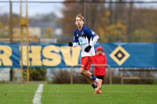 10 Jonas Finn Hartig Hamburger SV U19 Football I Juniors I Friendly match I Season 2025 2026 I Hamburger SV U19 Esbjerg fB U19 I 15 11 2025 I Paul Hauenschild Sportanlage