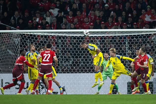 251115 Gustaf Lagerbielke, Goalkeeper Viktor Johansson, and Daniel Svensson of Sweden during the FIFA World Cup Qualifier football match between Switzerland and Sweden on November 15, 2025 in Geneva Photo Joel Marklund BILDBYRAN kod JM JM0751 bbeng, fotboll, football, soccer, fotball, vm kval, fifa world c  Copyright: JOELxMARKLUND BB251115JM036