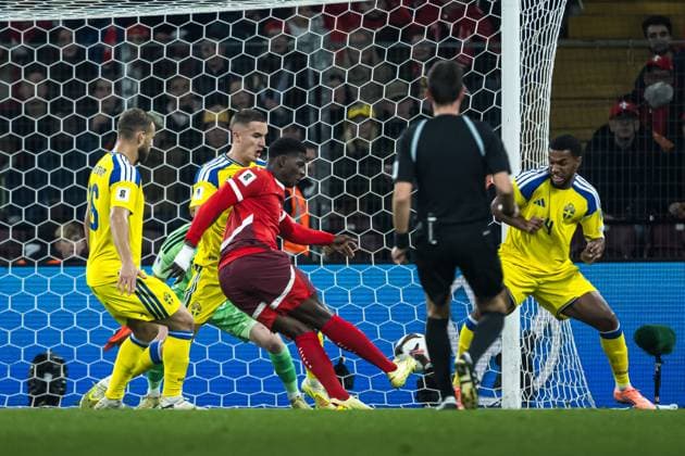 251115 Breel Embolo of Switzerland scores the 1 0 during the FIFA World Cup Qualifier football match between Switzerland and Sweden on November 15, 2025 in Geneva Photo Joel Marklund BILDBYRAN kod JM JM0751 bbeng fotboll football soccer fotball vm kval fifa world cup qualifier schweiz switzerland sverige sverige a swedenbbauto sweden  Copyright: JOELxMARKLUND BB251115JM049