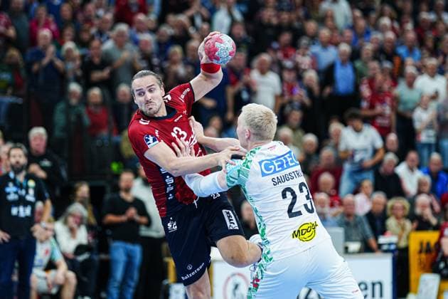 Kent Robin Toennesssen SG Flensburg Handewitt, 23 , Magnus Saugstrup SC Magdeburg, 23 GER, SG Flensburg Handewitt vs SC Magdeburg, Handball, Bundesliga, Matchday 12, Season 2026 2026, 15 11 2025 GER, SG Flensburg Handewitt vs SC Magdeburg, Handball, Bundesliga, Matchday 12, Season 2026 2026, 15 11 2025 Flensburg Copyright: xEibner-Pressefoto MarcelxvonxFehrnx EP_MFN