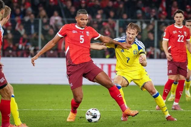 Soccer World Cup Qualification Europe 2025 26, 9 Matchday Switzerland vs Sweden Stade de Geneve Geneva Manuel Akanji Switzerland, 5 Benjamin Nygren Sweden, 7 Copyright: xJOERANxSTEINSIEKx