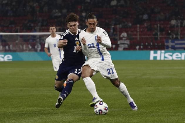 Greece vs Scotland 2026 FIFA World Cup, WM, Weltmeisterschaft, Fussball European Qualifiers - Kostas Tsimikas of Greece and Ben Gannon-Doak of Scotland in action during the 2026 FIFA World Cup Qualifiers Group C Matchday 9 held at Karaiskakis Stadium, Piraeus, Greece, on November 15, 2025. IMAGO ONE INCH PRODUCTIONS PIRAEUS GREECE Copyright: xOnexInchxProductionsx 6736542