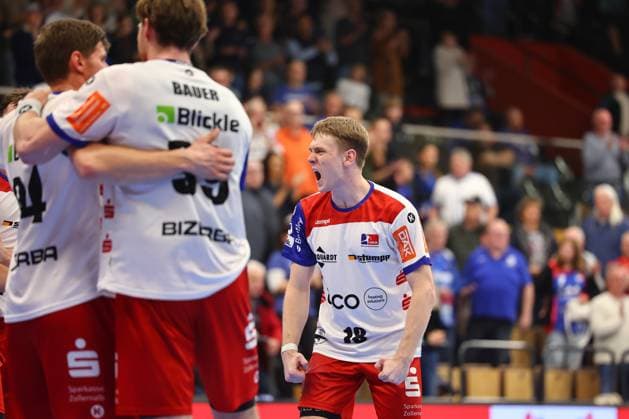 Tim Gruener Balingen celebrates victory in Grosswallstaadt TV Grosswallstadt HBW Balingen Weilstetten, Handball, 2 Bundesliga, 15 11 2025 TV Grosswallstadt HBW Balingen Weilstetten, Handball, 2 Bundesliga, 15 11 2025 Elsenfeld Copyright: xEibner-Pressefotox EP_RWS