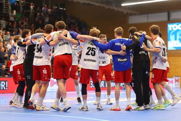 Balingen players celebrate victory in Grosswallstadt TV Grosswallstadt HBW Balingen Weilstetten, Handball, 2 Bundesliga, 15 11 2025 TV Grosswallstadt HBW Balingen Weilstetten, Handball, 2 Bundesliga, 15 11 2025 Elsenfeld Copyright: xEibner-Pressefotox EP_RWS