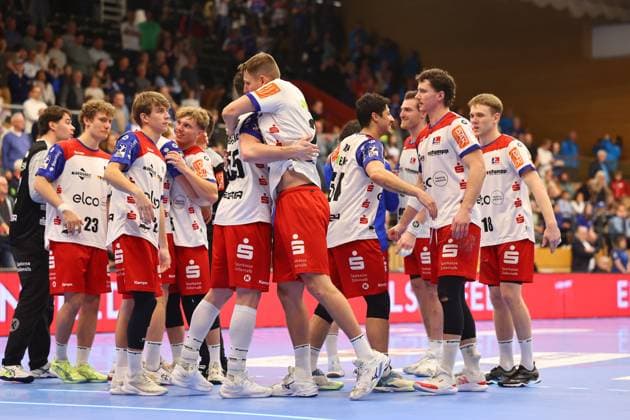 Balingen players celebrate victory in Grosswallstadt TV Grosswallstadt HBW Balingen Weilstetten, Handball, 2 Bundesliga, 15 11 2025 TV Grosswallstadt HBW Balingen Weilstetten, Handball, 2 Bundesliga, 15 11 2025 Elsenfeld Copyright: xEibner-Pressefotox EP_RWS