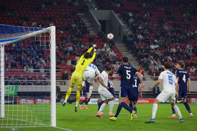 Greece v Scotland 2026 FIFA World Cup, WM, Weltmeisterschaft, Fussball Qualifiers Craig Gordon of Scotland punches the ball away during the 2026 FIFA World Cup Qualifiers Group C match at Karaiskakis Stadium, Piraeus UK Newspapers OUT Copyright: xYannisxHalasx FIL-22494-0041