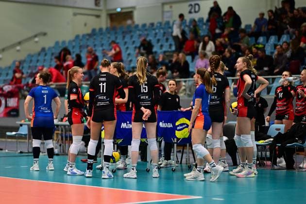 Volleyball I Women I Season 2025 2026 I Bundesliga I 5 Matchday I ETV Hamburger Volksbank Volleys Dresdner SC I 15 11 2025 ETV Hamburger Volksbank Volleys Women together Hamburg CU Arena Hamburg Germany Copyright: xLobeca FelixxSchlikisx