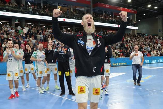 15 11 2025, xgox, Handball, Daikin HBL, SG Flensburg Handewitt SC Magdeburg v l Matthias Musche Magdeburg, 6 Cheering about the victory, cheering after the end of the game Flensburg