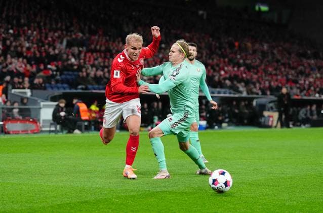 World Cup Qualification: Denmark V Belarus November 15 2025: Gustav Isaksen of Denmark and Kirill Pechenin of Belarus battle for the ball during a World Cup Qualification game, Denmark v Belarus, at Parken, Copenhagen, Denmark. Kim Price CSM (Credit Image: Â Kim Price Cal Media) Copenhagen Denmark EDITORIAL USE ONLY Copyright: xx ZUMA-20251115_zma_c04_037.jpg KimxPricex csmphotothree442850
