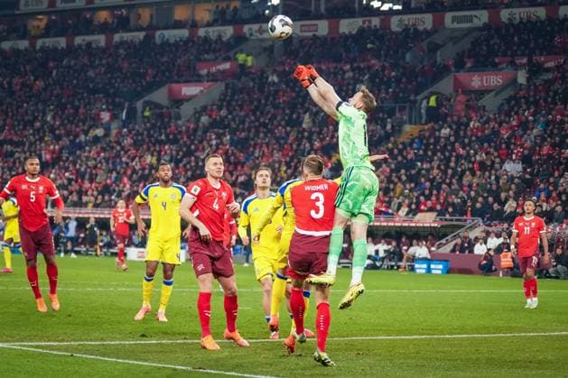 Soccer World Cup Qualification Europe 2025 26, 9 Matchday Switzerland vs Sweden Stade de Geneve Geneva Viktor Johansson Sweden, 12 on Silvan Widmer Switzerland, 3 Nico Elvedi Switzerland, 4 Copyright: xJOERANxSTEINSIEKx