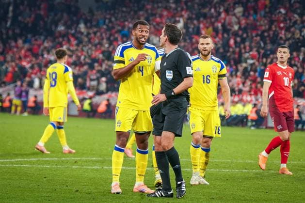 Soccer World Cup Qualification Europe 2025 26, 9 Matchday Switzerland vs Sweden Stade de Geneve Geneva Referees Erik Lambrechts BEL and Isak Hien Sweden, 4 Copyright: xJOERANxSTEINSIEKx