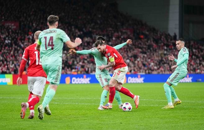 November 15 2025: Pierre-Emile HoÂ¸jbjerg of Denmark and Valeri Gromyko of Belarus battle for the ball during a World Cup Qualification game, Denmark v Belarus, at Parken, Copenhagen, Denmark. CSM Copenhagen Denmark - ZUMAc04_ 20251115_zma_c04_086 Copyright: xKimxPricex