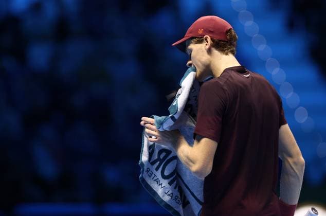 Jannik Sinner vs Alex De Minaur Jannik Sinner of Italy looks dejected during the semi-final singles match between Jannik Sinner of Italy and Alex De Minaur of Australia on Day seven of the Nitto ATP, Tennis Herren World Tour Finals. Torino Inalpi Arena Italy Copyright: xMarcoxCanonierox