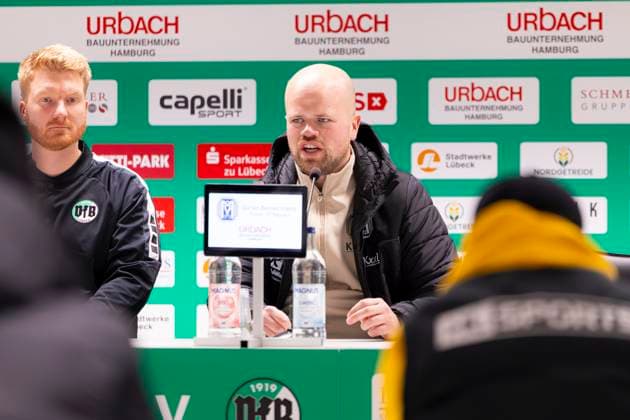 Lucas Beniermann Coach, SV Meppen during the press conference after the match VfB Luebeck vs SV Meppen, Soccer, Regionalliga Nord, 15 11 25 Luebeck Schleswig Holstein Germany Copyright: xAgentur54Gradx xFelixxKoenigx