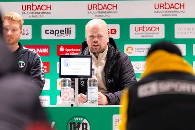 Lucas Beniermann Coach, SV Meppen during the press conference after the match VfB Luebeck vs SV Meppen, Soccer, Regionalliga Nord, 15 11 25 Luebeck Schleswig Holstein Germany Copyright: xAgentur54Gradx xFelixxKoenigx