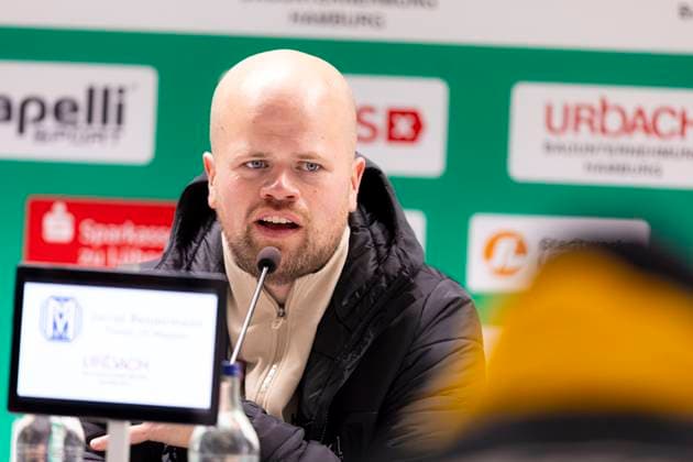 Lucas Beniermann Coach, SV Meppen during the press conference after the match VfB Luebeck vs SV Meppen, Soccer, Regionalliga Nord, 15 11 25 Luebeck Schleswig Holstein Germany Copyright: xAgentur54Gradx xFelixxKoenigx
