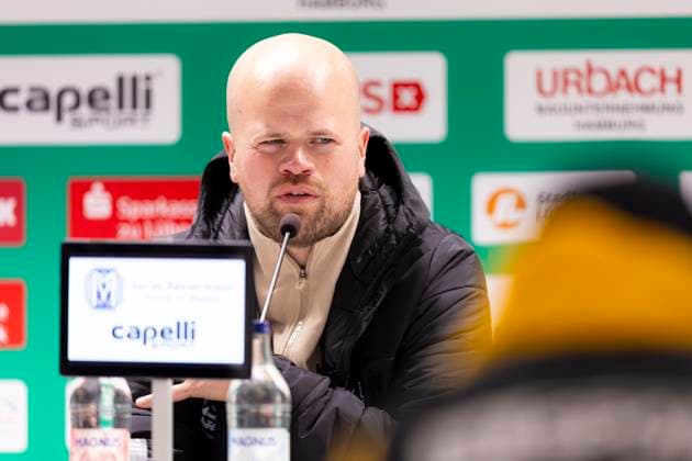 Lucas Beniermann Coach, SV Meppen during the press conference after the match VfB Luebeck vs SV Meppen, Soccer, Regionalliga Nord, 15 11 25 Luebeck Schleswig Holstein Germany Copyright: xAgentur54Gradx xFelixxKoenigx