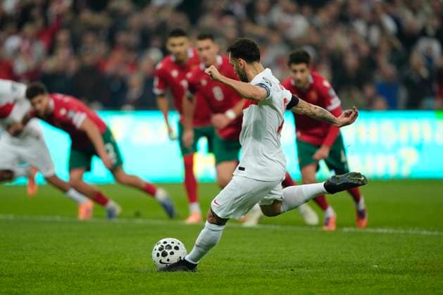 Turkey Faces Bulgaria Qualifier Hakan Calhanoglu of Turkiye scores his team s first goal with a penalty kick during the FIFA World Cup, WM, Weltmeisterschaft, Fussball 2026 Group E Qualification match between Turkey and Bulgaria at the Ataturk Complex Matli Stadium on November 15, 2025 in Bursa, Turkey. Bursa Bursa Turkey Copyright: xGokhanxTanerx